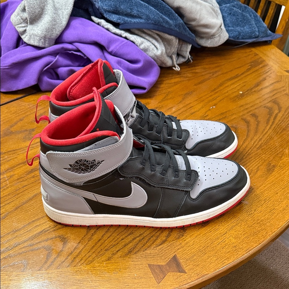 Jordan 1 Hi FLYEASE size 15, with box BRED good used condition